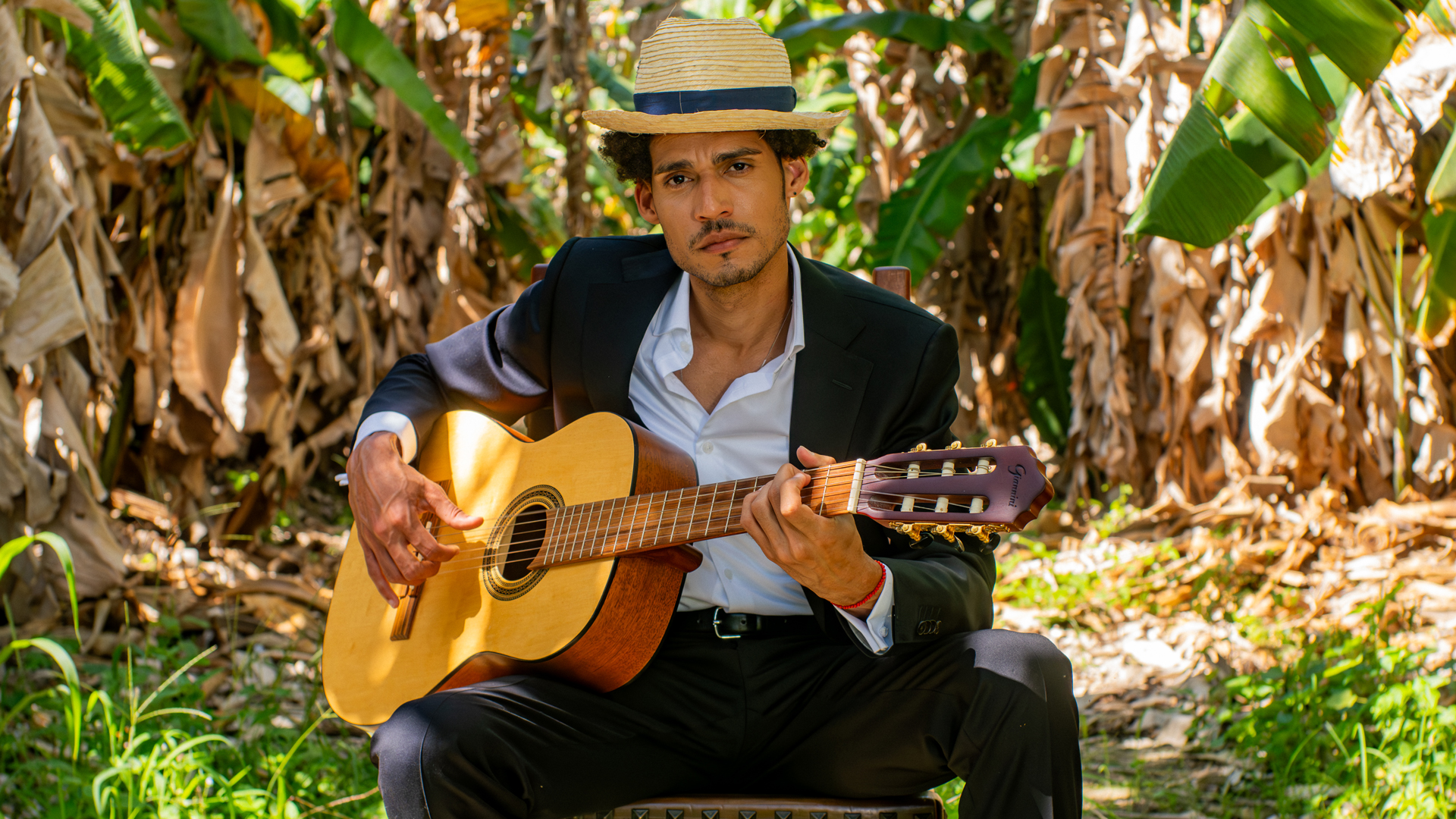 Ronkalunga with guitar